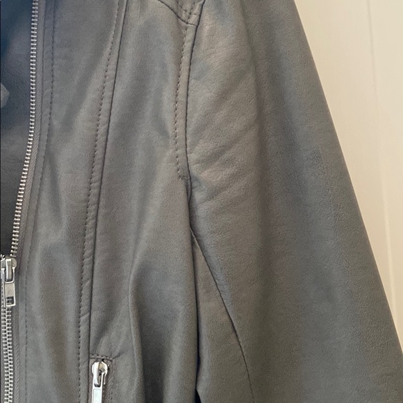 Brand new gray leather jacket - Picture 2 of 5